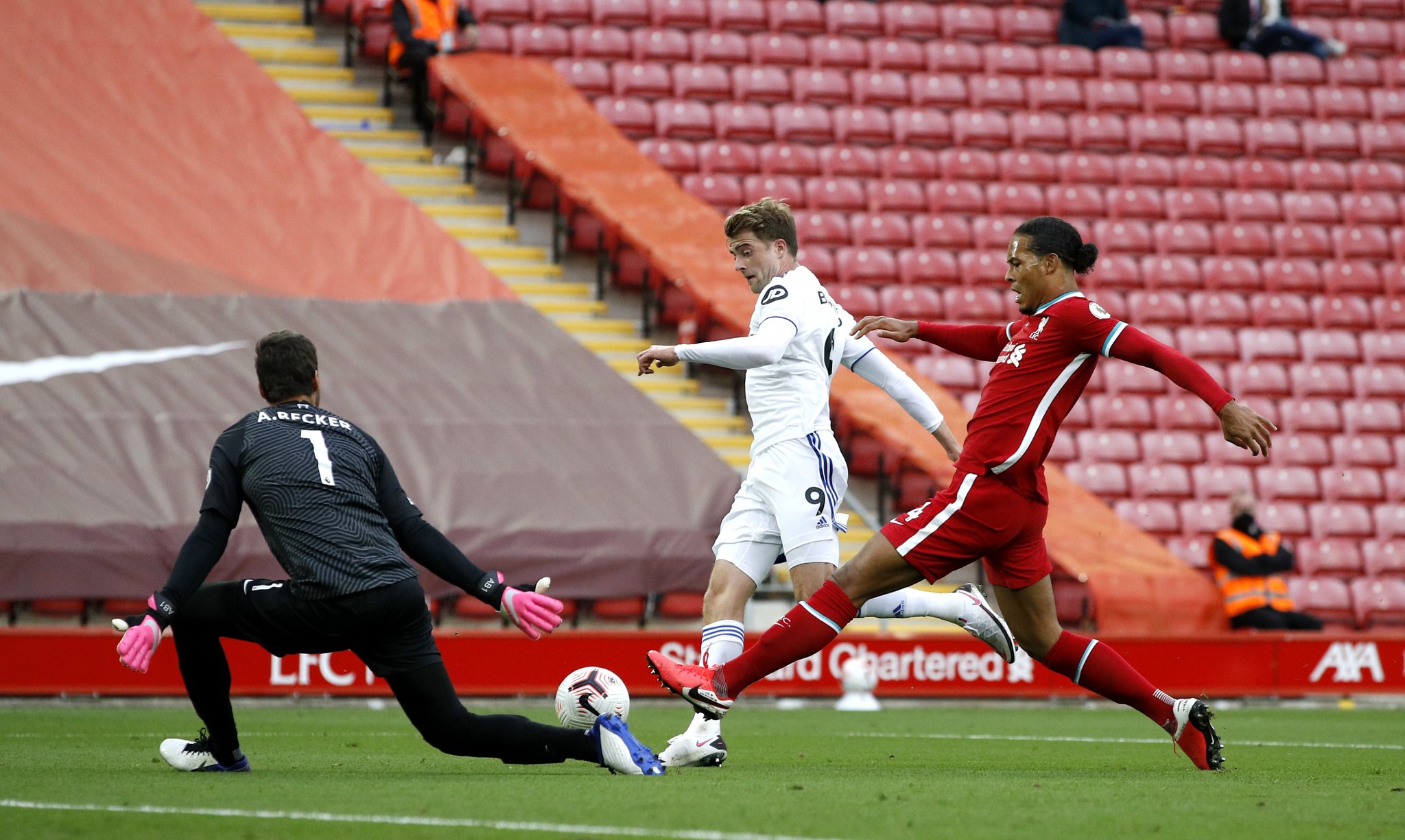 图斯之间的 图斯之间的